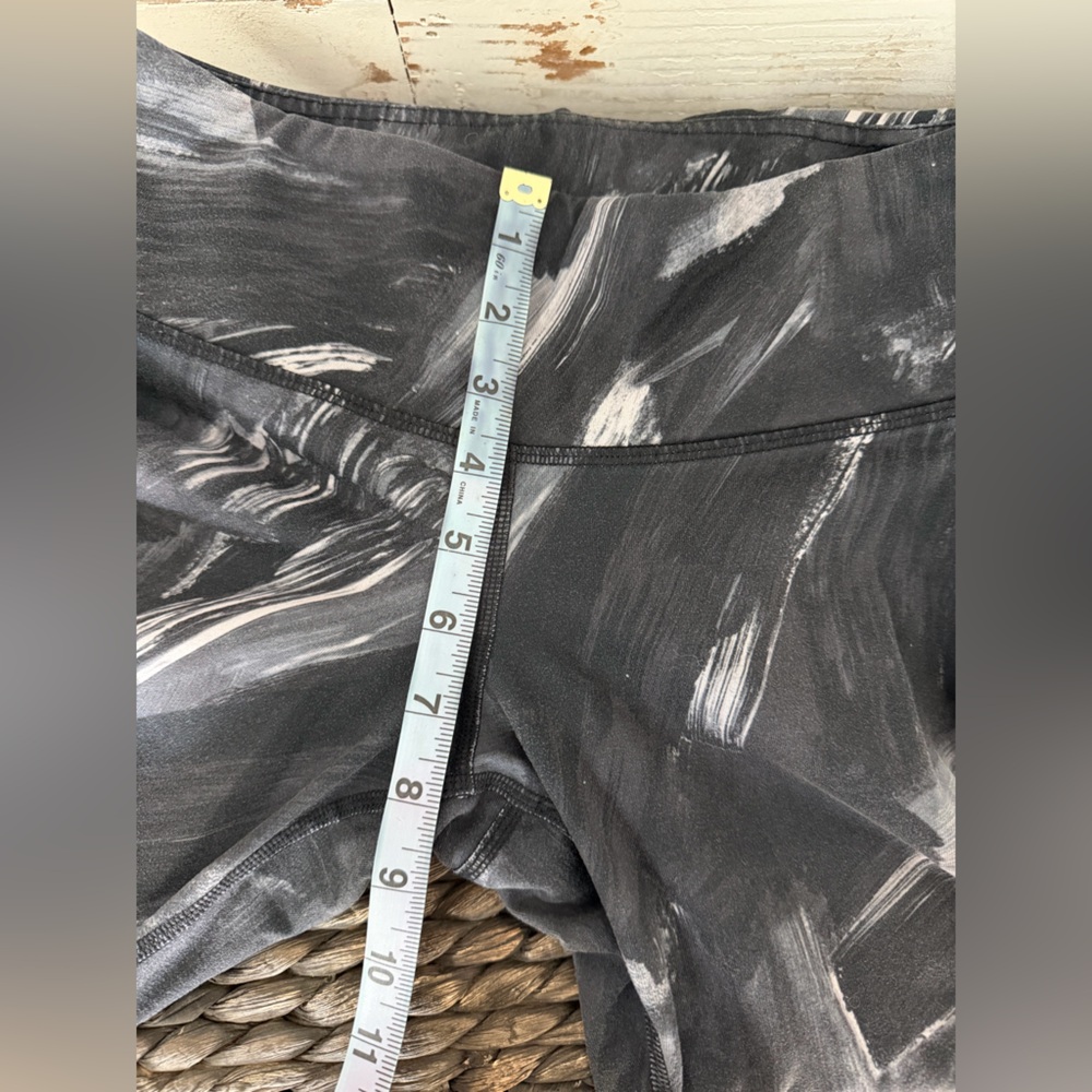 ALO Yoga Monochrome Brushstroke Leggings - Picture 2 of 3